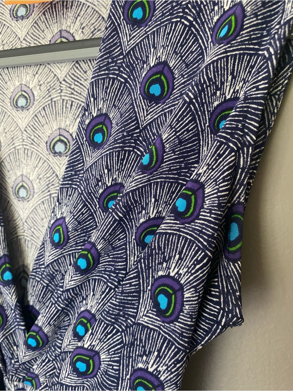 TORY BURCH •Rare• "Theona" 100% Silk Faux Wrap Peacock Printed Dress Size Small - Picture 4 of 7